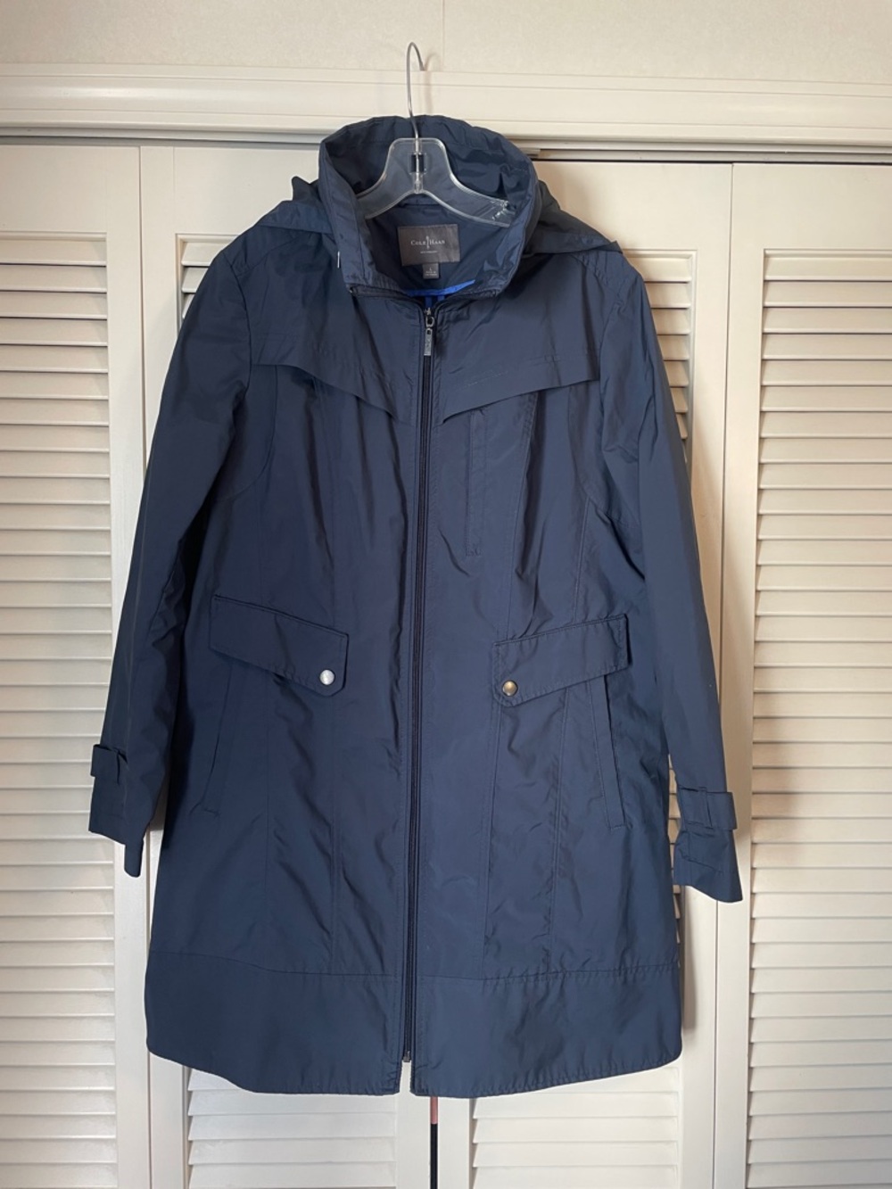 Cole Haan Packable Hooded Rain Jacket Sz L Navy zippered pocket